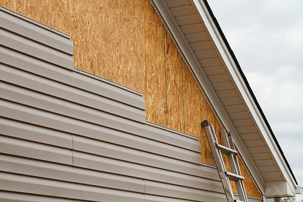 Professional Vinyl Siding technician working in Fombell, PA